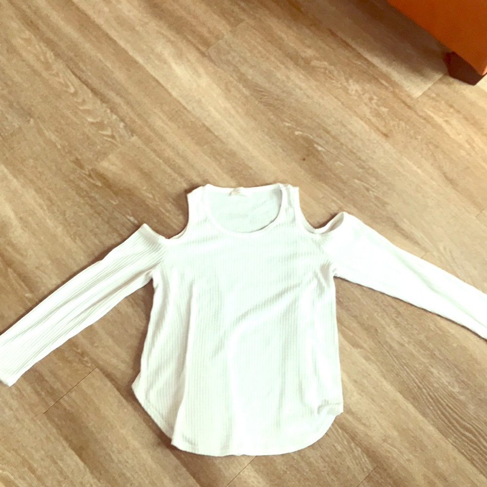 Waffle knit cold shoulder!